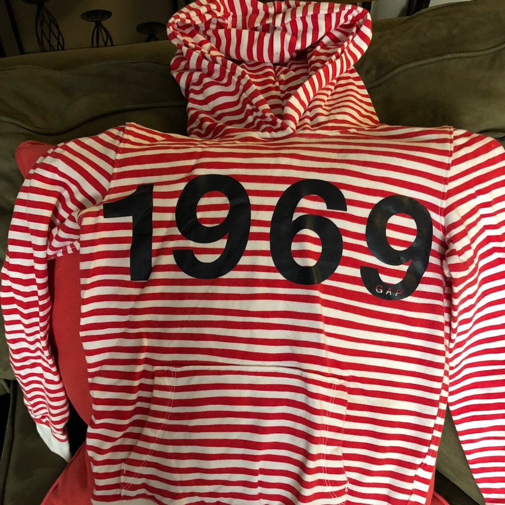 Women’s Gap hoodie